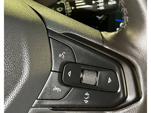 Used 2023 Chevrolet Bolt LT w/ Infotainment Package FWD image 26