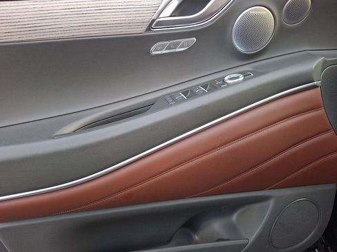 Certified 2025 Genesis GV80 3.5T Prestige AWD/4WD image 13