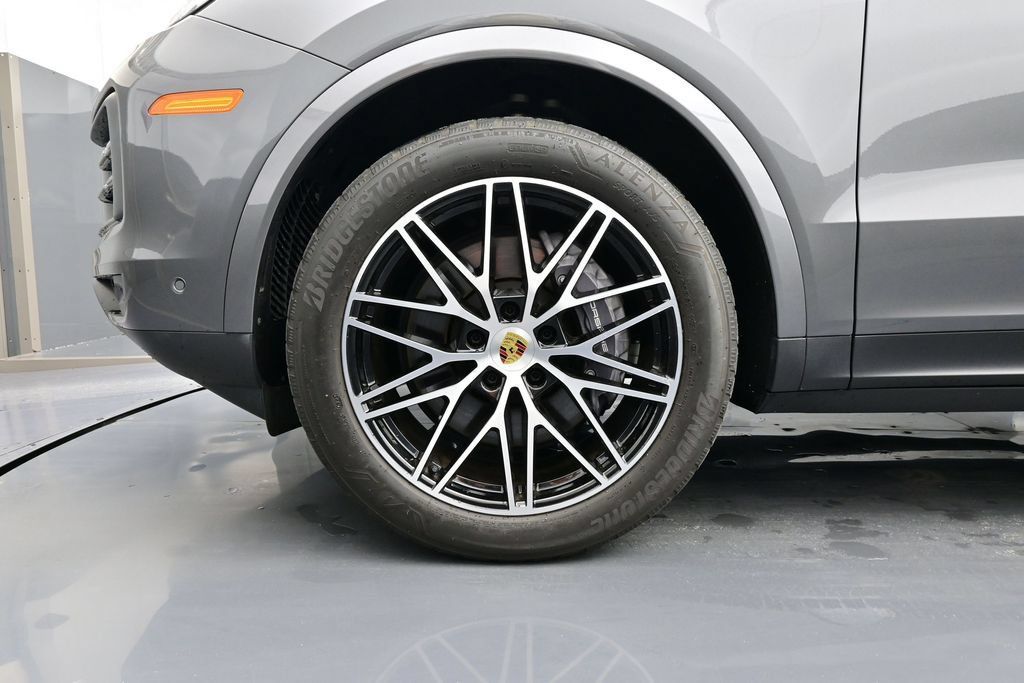 Certified 2024 Porsche Cayenne AWD/4WD image 7