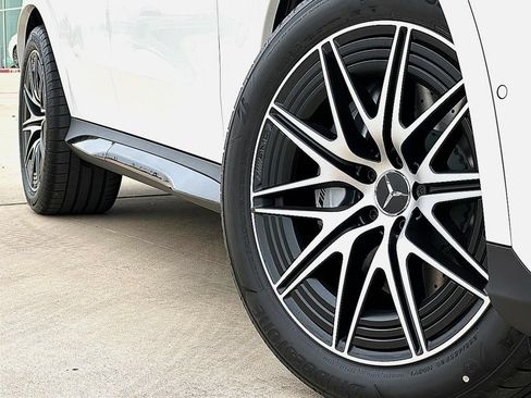 Used 2025 Mercedes-Benz GLC 43 AMG 4MATIC image 2