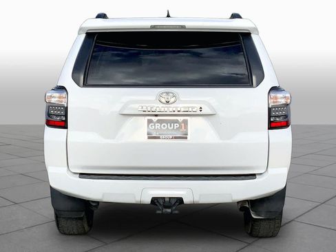 Used 2022 Toyota 4Runner SR5 Premium w/ Moonroof Package AWD/4WD image 5