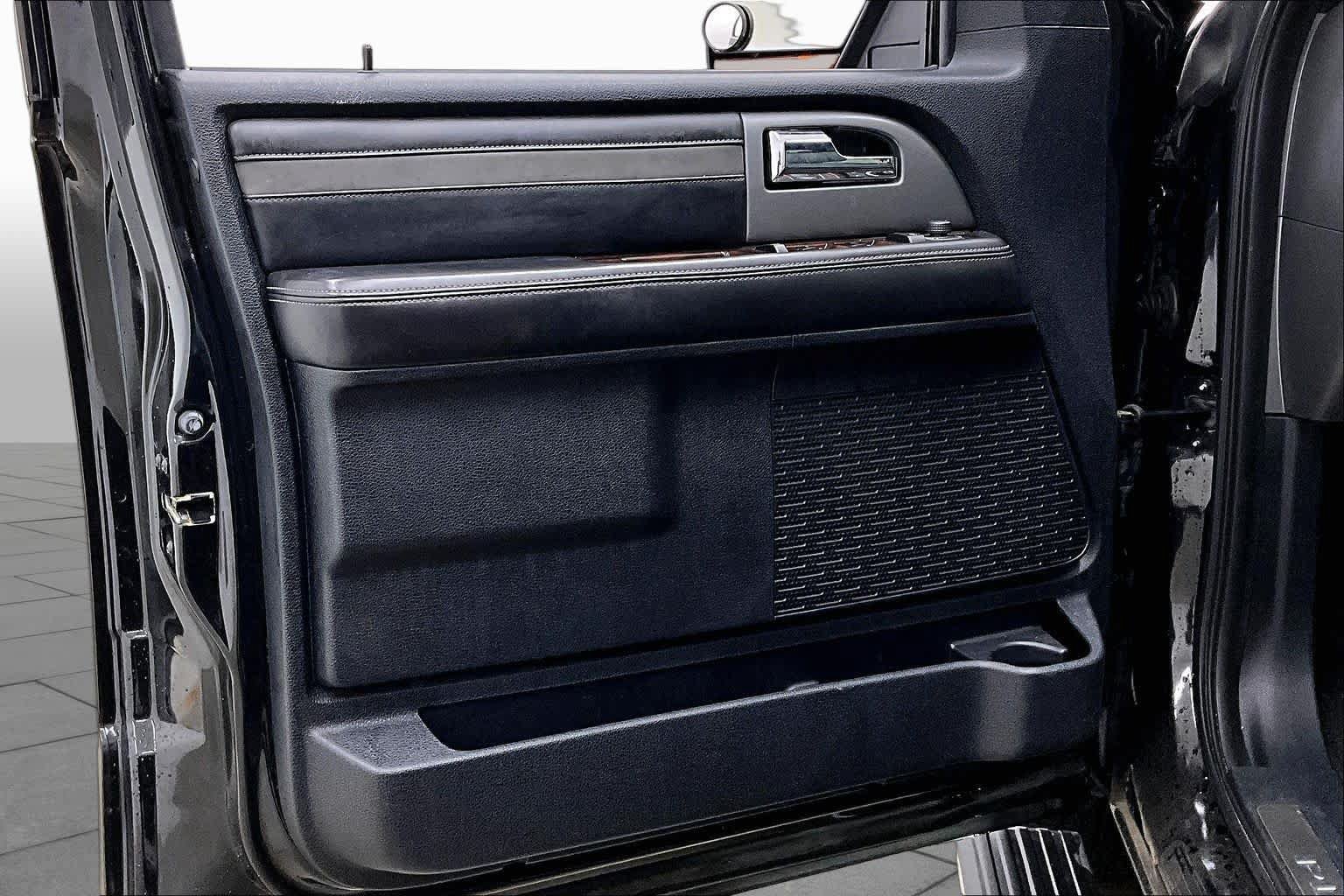 Used 2015 Ford Expedition Platinum AWD/4WD image 24