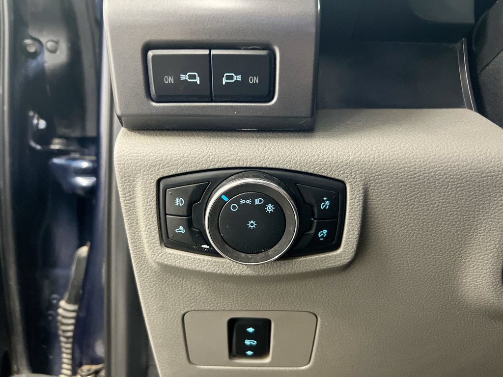 Used 2020 Ford F350 XLT w/ XLT Premium Package AWD/4WD image 19