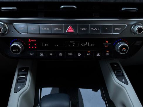 Used 2024 Kia Telluride EX w/ EX Captain's Chair Package FWD image 30