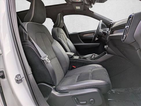 Certified 2021 Volvo XC40 P8 Recharge image 24