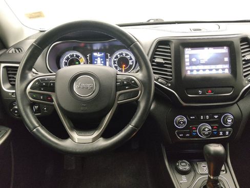 Used 2019 Jeep Cherokee Latitude Plus w/ Comfort/Convenience Group image 22