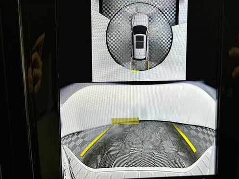 Used 2025 Volvo V60 B5 Cross Country Plus w/ Protection Package Premier image 15