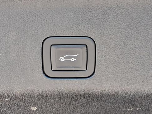 Used 2025 GMC Yukon XL Denali RWD image 22
