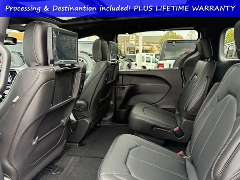 New 2026 Chrysler Pacifica Select FWD image 13