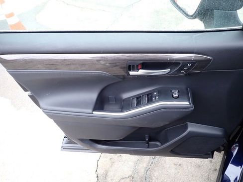 New 2026 Toyota Highlander Platinum image 14