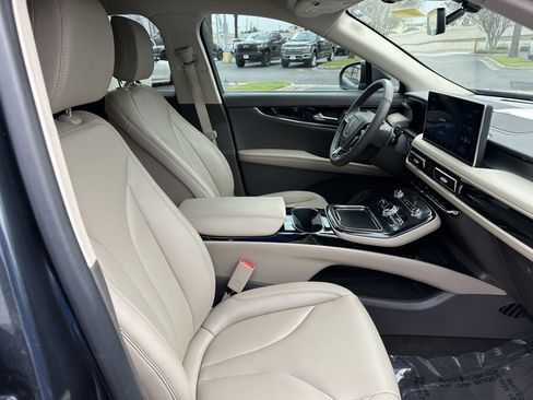 Used 2022 Lincoln Nautilus FWD w/ Premium Package image 22