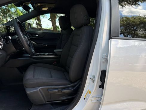 Used 2025 Chevrolet Equinox LT FWD image 34