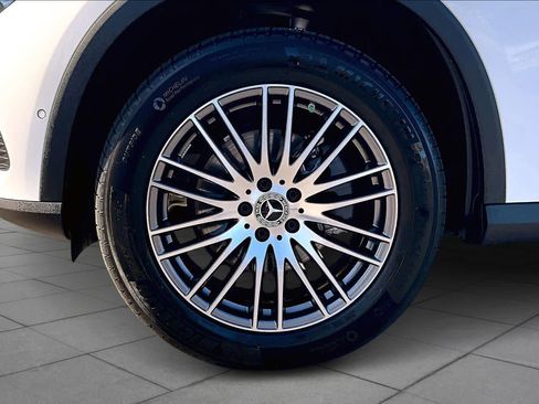 Certified 2025 Mercedes-Benz GLC 300 4MATIC image 10