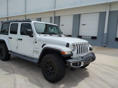 Used 2018 Jeep Wrangler Unlimited Sahara w/ Safety Group image 3