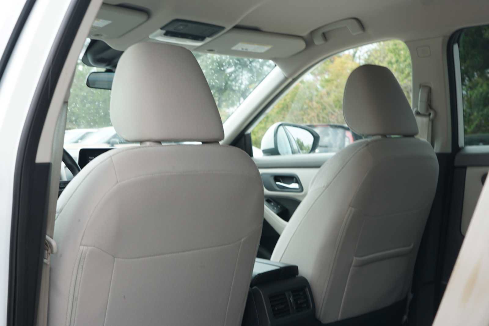 Used 2025 Nissan Rogue SV FWD image 18