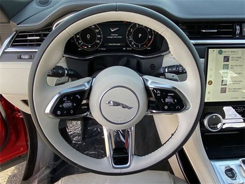 Used 2025 Jaguar F-PACE R-Dynamic S image 7