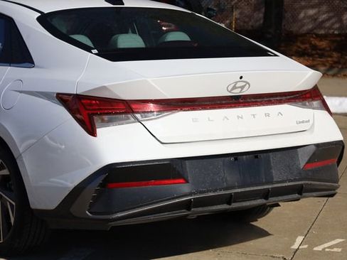 Used 2025 Hyundai Elantra Limited w/ Cargo Package image 7