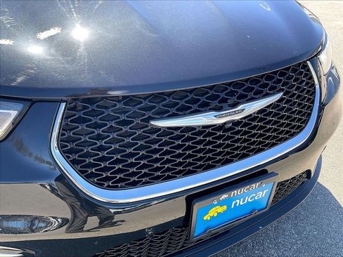 Used 2021 Chrysler Pacifica Limited AWD/4WD image 29