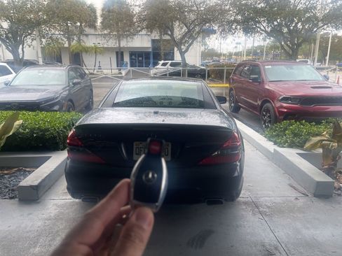 Used 2011 Mercedes-Benz SL 550 image 4