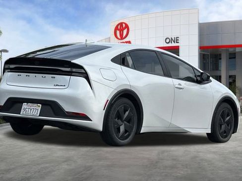 Used 2023 Toyota Prius Prime SE image 4