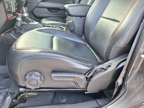 Used 2018 Jeep Wrangler Unlimited Rubicon image 33