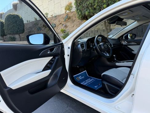 Used 2018 MAZDA MAZDA3 Grand Touring image 10