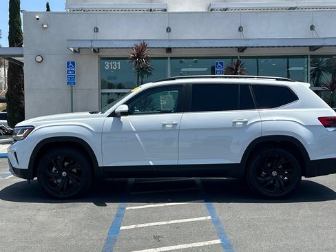 Used 2023 Volkswagen Atlas SE w/ Panoramic Sunroof Package FWD image 7