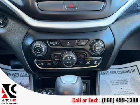 Used 2016 Jeep Cherokee Trailhawk w/ Comfort/Convenience Group image 30