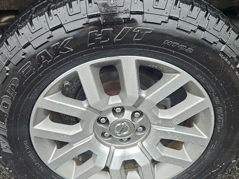 Used 2010 Nissan Frontier LE w/ LE Value Truck Pkg AWD/4WD image 17