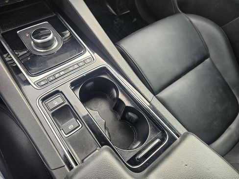 Used 2019 Jaguar F-PACE Premium image 37