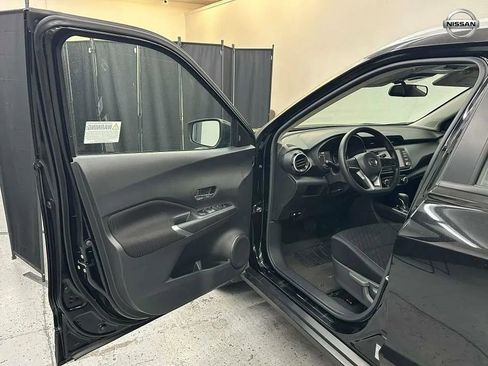 Used 2023 Nissan Kicks SV image 13