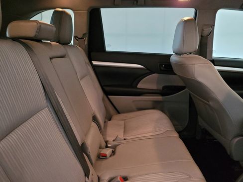 Used 2018 Toyota Highlander Plus AWD/4WD image 19
