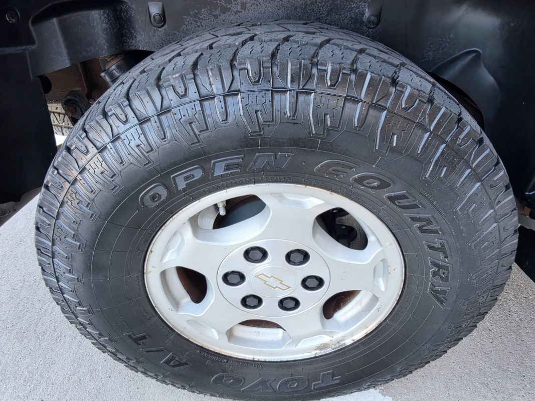Used 2004 Chevrolet Tahoe LS w/ Preferred Equipment Group AWD/4WD image 24