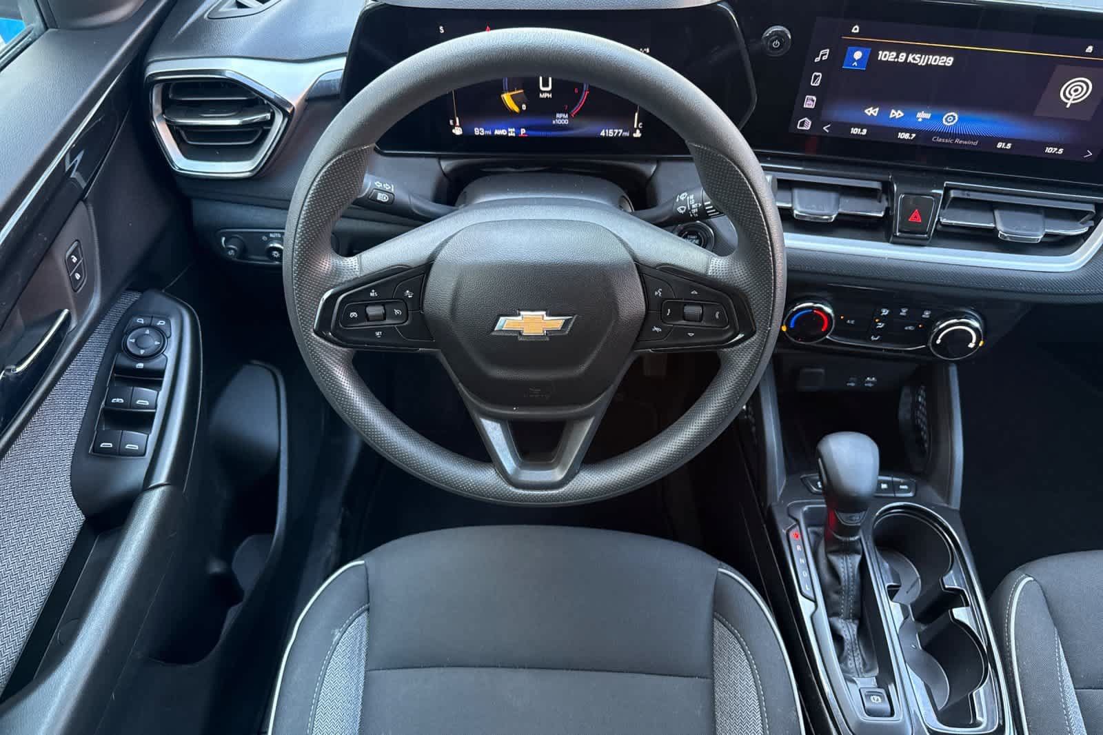 Used 2025 Chevrolet TrailBlazer LT AWD/4WD image 16