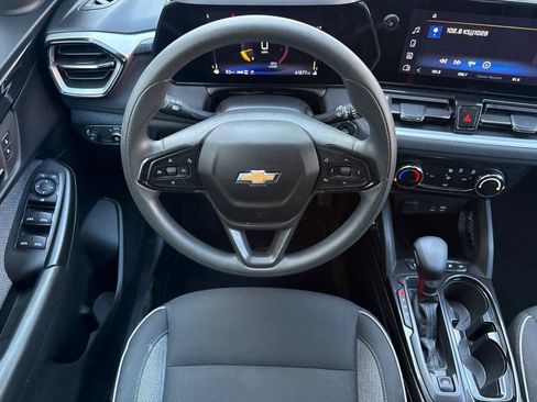 Used 2025 Chevrolet TrailBlazer LT AWD/4WD image 16