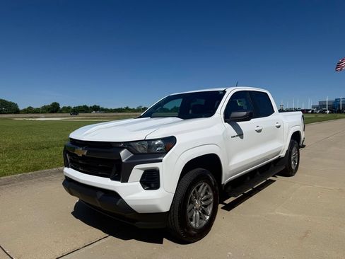 Used 2024 Chevrolet Colorado LT w/ LT Convenience Package II RWD image 8