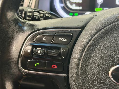Used 2017 Kia Niro Touring FWD image 26