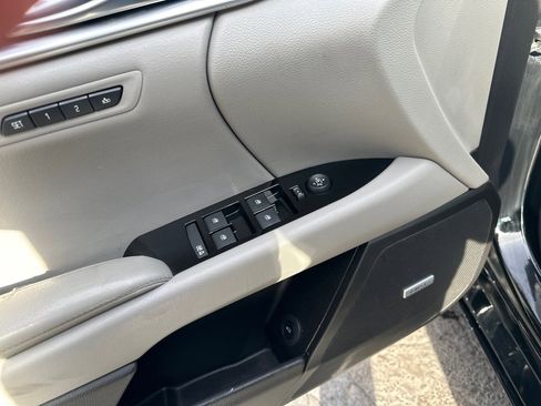 Used 2017 Cadillac XTS Luxury w/ Driver Awareness Package image 18