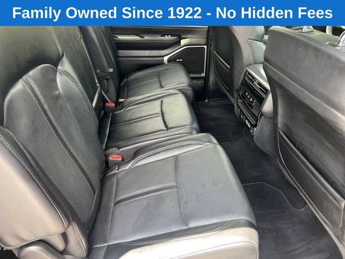 Certified 2024 Jeep Wagoneer L Series II w/ Flexible Seating Group AWD/4WD image 17