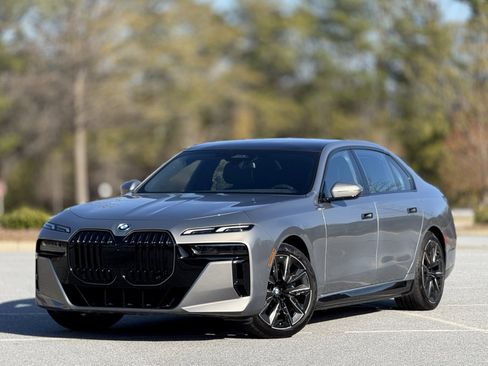 Used 2024 BMW i7 eDrive50 w/ M Sport Package image 7