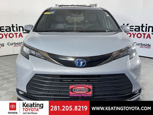 Certified 2024 Toyota Sienna XLE Woodland Edition image 10