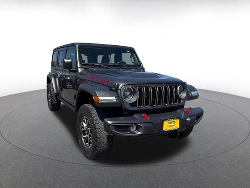 Used 2025 Jeep Wrangler Unlimited Rubicon AWD/4WD image 3