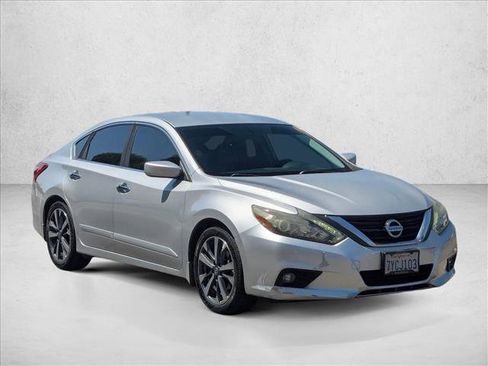 Used 2016 Nissan Altima 2.5 SR w/ LED Appearance Package FWD image 3