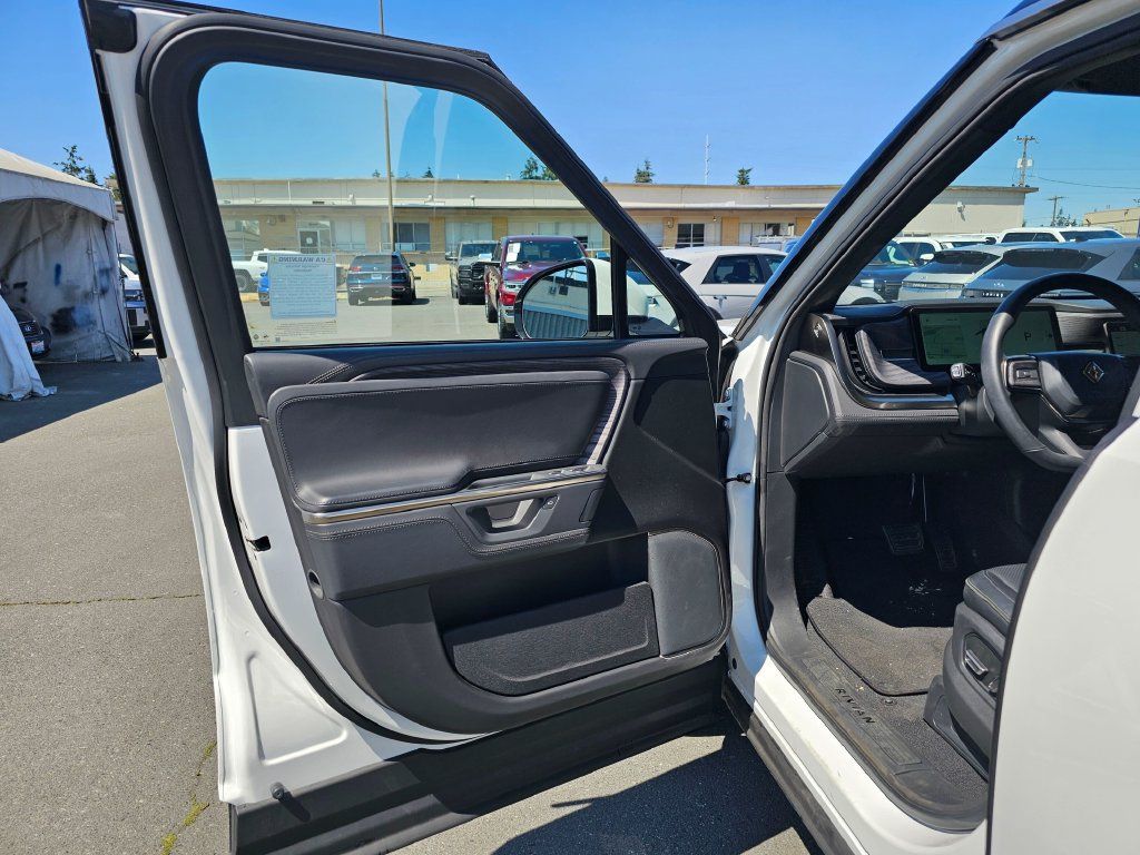 Used 2025 Rivian R1S Adventure Dual AWD/4WD image 19