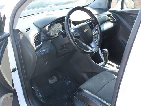 Used 2019 Chevrolet Trax LT w/ LT Convenience Package image 11