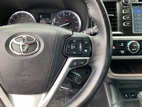Used 2017 Toyota Highlander XLE AWD/4WD image 19