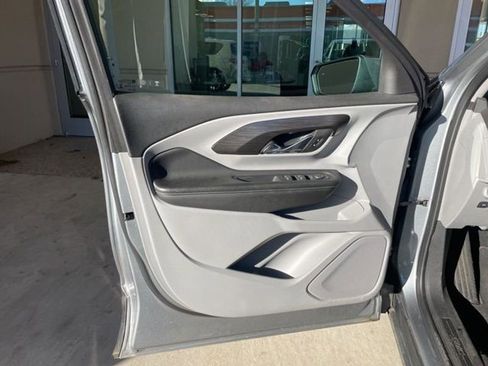 Used 2023 GMC Terrain SLE image 16