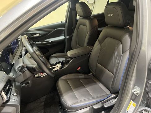 Used 2025 Buick Envista Sport Touring w/ Convenience II Package FWD image 17