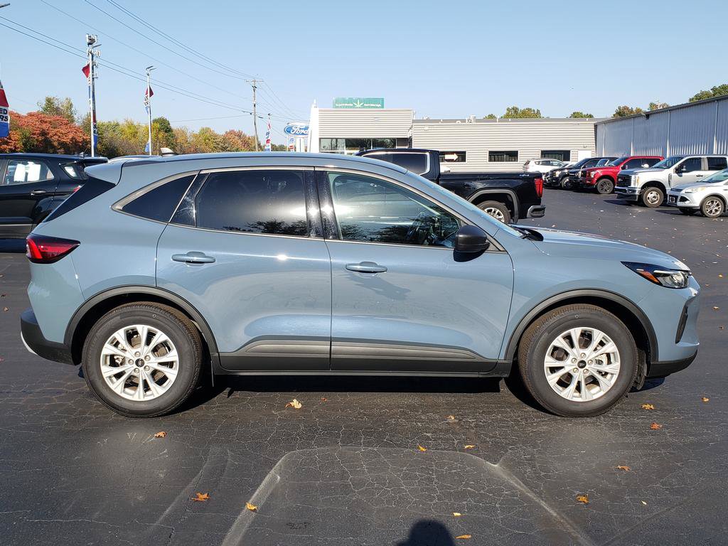 Used 2025 Ford Escape Active w/ Cold Weather Package FWD image 4
