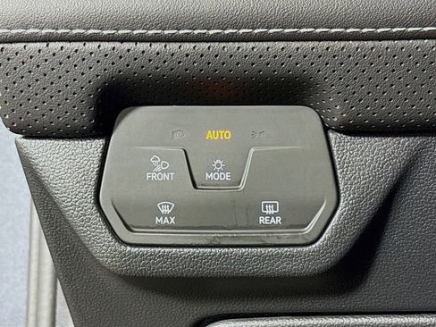 Used 2024 Volkswagen Atlas SE image 11